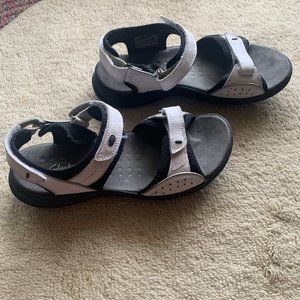 Clarks Wave womens sandals white size 8 M